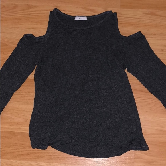 Grey top with shoulder cut out - Picture 1 of 1